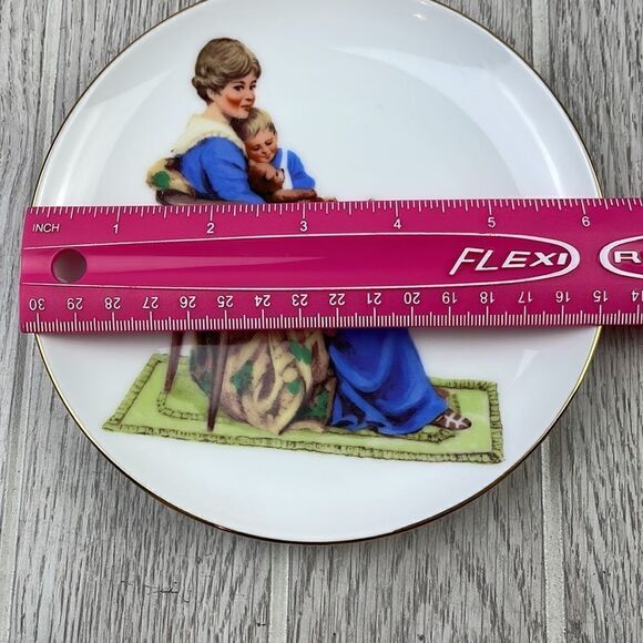 Vtg "Bedtime" & "Lighthouse Keeper's Daughter" Norman Rockwell inspired plates - Picture 4 of 9